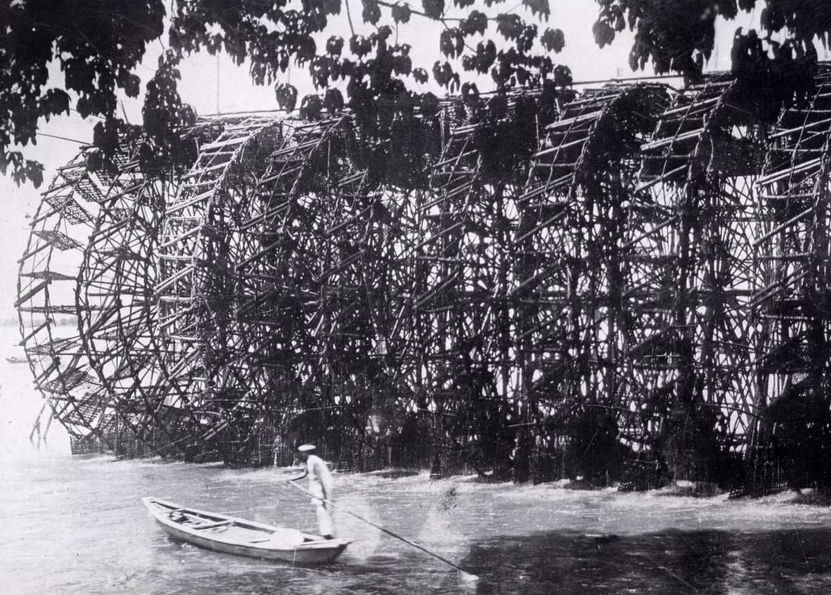 Tổ hợp guồng xe nước, thường gọi là bờ xe nước trên sông Trà Khúc, Quảng Ngãi.