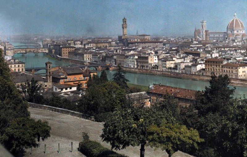 Một cái nhìn trên cao về sông Arno và thành phố Florence thơ mộng, tháng 9/1927. Ảnh: Hans Hildenbrand.