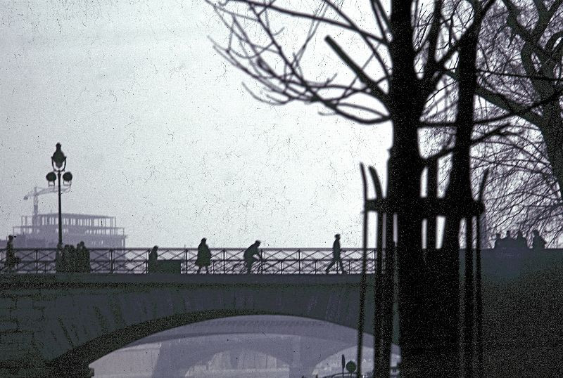 Cầu Tổng giảm mục, gần nhà thờ Đức Bà Paris. Ảnh: JAYL38 Flickr.