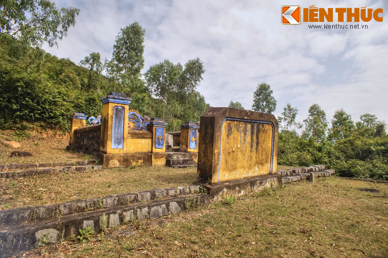 Cụ Đào Tấn vừa làm quan vừa soạn tuồng, để lại cho hậu thế hàng chục vở tuồng đặc sắc. Với những cống hiến của mình, cụ được người đời tôn vinh là ông tổ của nghệ thuật tuồng Việt Nam hiện đại.