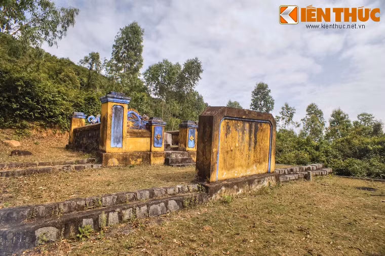 Cụ Đào Tấn vừa làm quan vừa soạn tuồng, để lại cho hậu thế hàng chục vở tuồng đặc sắc. Với những cống hiến của mình, cụ được người đời tôn vinh là ông tổ của nghệ thuật tuồng Việt Nam hiện đại.