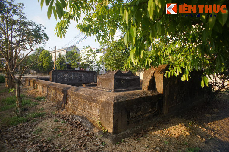 Vào năm 2002, khu lăng mộ đã được trùng tu, nhưng vẫn giữ toàn bộ những cấu trúc nguyên thủy có niên đại vào năm 1816 sau khi cụ Phan Tiến Cẩn qua đời.