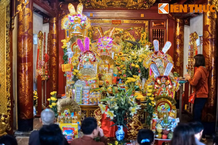 Một dị bản khác kể rằng ông giáng sinh thành Nguyễn Xí, một tướng giỏi dưới quyền Lê Lợi trong cuộc kháng chiến chống quân Minh.