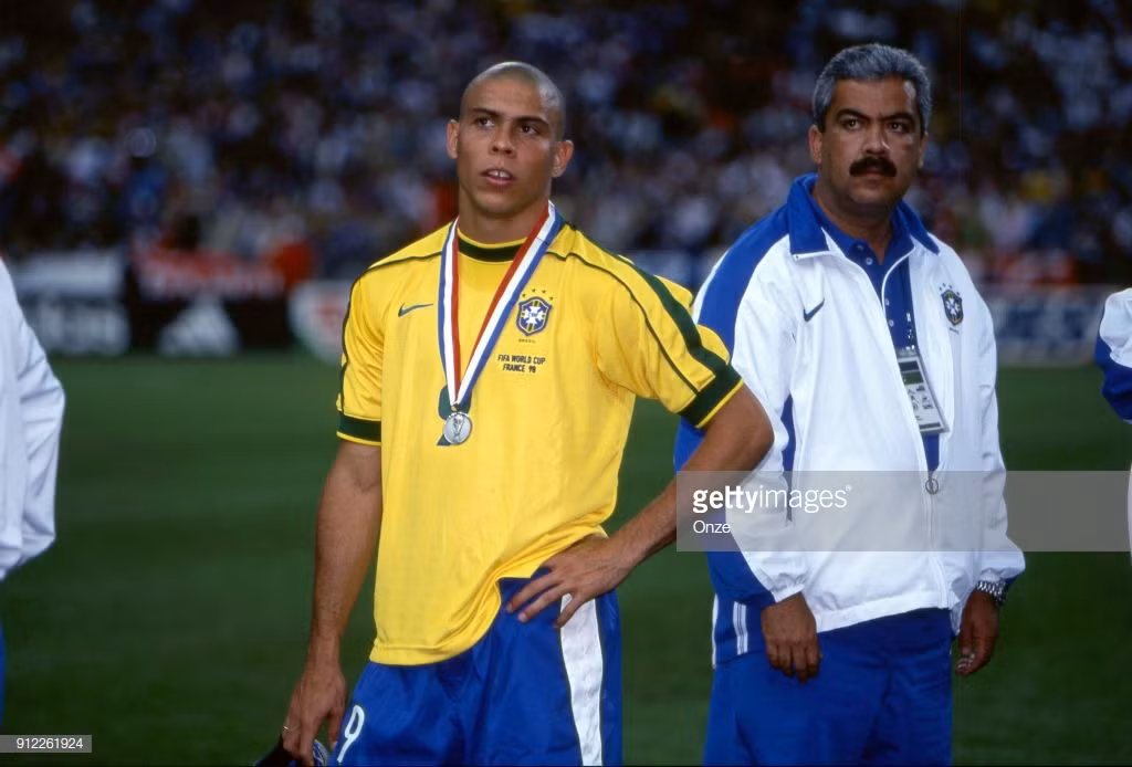 Vẻ thất vọng của Ronaldo khi nhà đương kim vô địch thế giới bị các cầu thủ Pháp áp đảo. Ảnh: Getty.