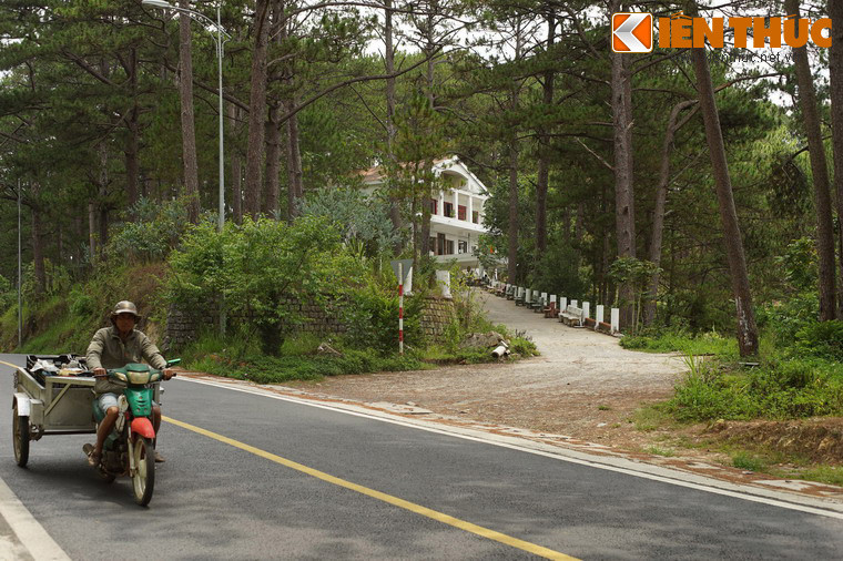 Trên đỉnh đẻo Preen của thành phố Đà Lạt có một ngôi biệt thự cổ rất nổi tiếng, được du khách phương xa biết đến qua tên gọi " Ngôi nhà ma Đà Lạt".