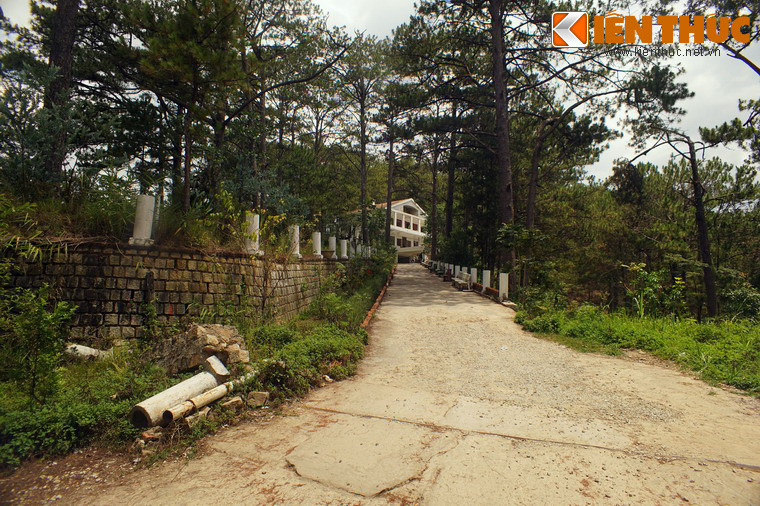 Theo tìm hiểu thực tế, vào thời điểm hiện tại, ngôi nhà đang thuộc sở hữu của một công ty tư nhân, người đứng tên là một nữ Việt kiều Mỹ.