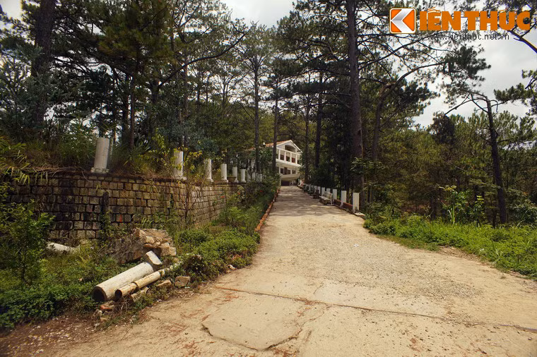 Theo tìm hiểu thực tế, vào thời điểm hiện tại, ngôi nhà đang thuộc sở hữu của một công ty tư nhân, người đứng tên là một nữ Việt kiều Mỹ.