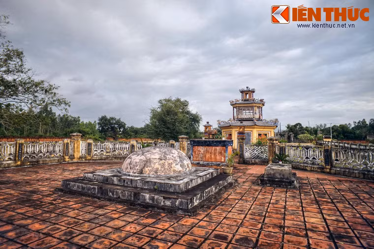 Sau khi chiếm thành Bình Định, tướng Trần Quang Diệu đã chấp thuận lời thỉnh cầu của tướng Võ Tánh, không giết hại các bại binh nhà Nguyễn. Nhiều người trong đội quân này đã ở lại Bình Định để xây dựng cuộc sống mới.