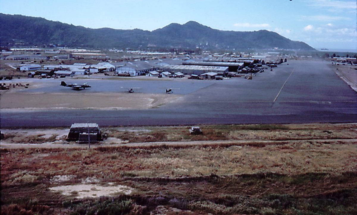 Bên trong sân bay Vũng Tàu. Ảnh: Rod O' Dell.