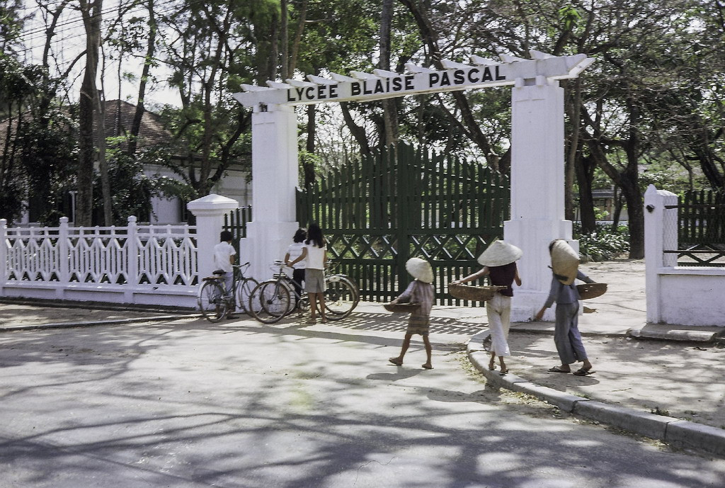 Trường Trung học Blaise Pascal ở khu vực thành Điện Hải, nay là Bảo tàng Lịch sử Đà Nẵng. Nhạc sĩ Trịnh Công Sơn từng học tại trường này. Ảnh: Bruce Tester.