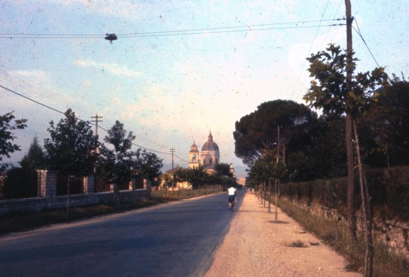 Gần nhà thờ Santa Maria degli Angeli ở thị trấn Assisi. Ảnh: Fraser Pettigrew Flickr.