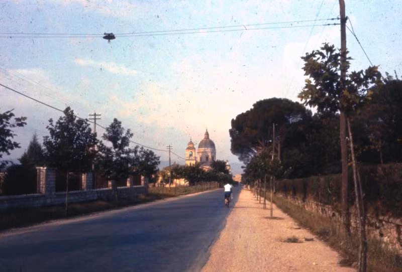 Gần nhà thờ Santa Maria degli Angeli ở thị trấn Assisi. Ảnh: Fraser Pettigrew Flickr.