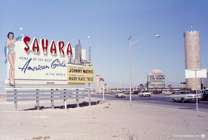 Tấm pa-nô có dòng chữ "Sahara, quê hương của hầu hết các cô gái người Mỹ trên thế giới" trên đại lộ Las Vegas, 1961. Ảnh: Vintag.