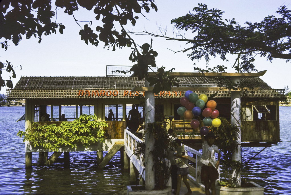 Nhà hàng Bamboo bên bờ sông Hàn. Ảnh: Bruce Tester.