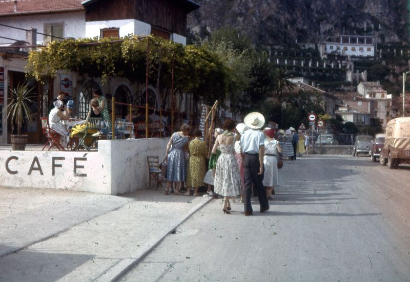Trên con đường chính của thị trấn Limone sul Garda. Ảnh: Fraser Pettigrew Flickr.