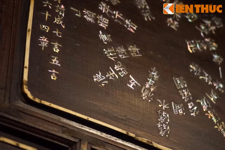 Năm 1972, trên tạp chí của Hội Nghiên cứu Đông Dương, Pierre Daudin, một học giả phương Tây, đã giải ra 12 bài thất ngôn bát cú. Năm 1995 nhà nghiên cứu Hán Nôm Nguyễn Tân Phong tìm ra đúng 64 cách.