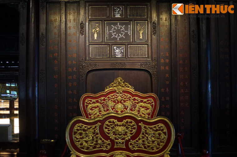 Các nhà nghiên cứu hiện đại đánh giá, đây là hai kiệt tác trong hệ thống thơ văn trên kiến trúc cung đình Huế, đã được công nhận là Di sản Tư liệu thuộc chương trình Ký ức thế giới vào năm 2016. (Hình ảnh trong bài được thực hiện với sự đồng ý của Trung tâm Bảo tồn Di tích Cố đô Huế).