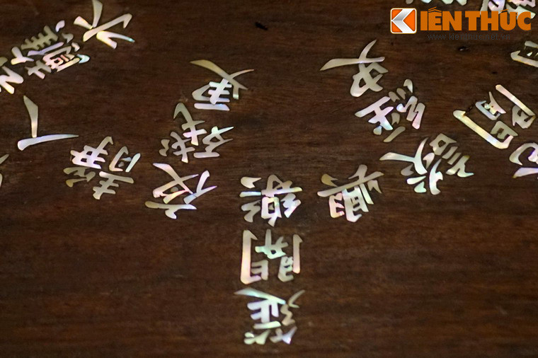 Chuyển thành thơ 5 chữ bằng cách bó hai chữ đầu mỗi câu: Nước cuộn triều dâng ngập/ Sông dào bến biếc xanh/ Kín mây tuôn tới tấp/ Thưa giọt gõ lanh canh/ Suối trải rêu tươi mập/ Cồn vươn cỏ tốt xanh/ Một câu, thuyền nhẹ tắp/ Dăng kéo én bay nhanh.