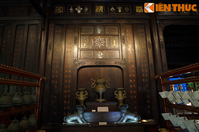 Tọa lạc tại số 3 Lê Trực, TP Huế, điện Long An là một trong những công trình tiêu biểu của Kinh thành Huế xưa. Một trong những nét đặc sắc của cung điện này là nội thất được trang trí bằng những bài thơ chữ Hán của vua Thiệu Trị.