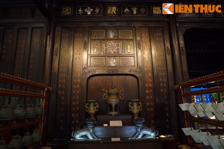 Tọa lạc tại số 3 Lê Trực, TP Huế, điện Long An là một trong những công trình tiêu biểu của Kinh thành Huế xưa. Một trong những nét đặc sắc của cung điện này là nội thất được trang trí bằng những bài thơ chữ Hán của vua Thiệu Trị.