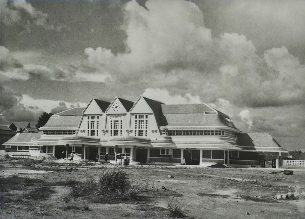 Ga Đà Lạt thời thuộc địa. Kiến trúc nhà ga vẫn được giữ nguyên cho đến nay.