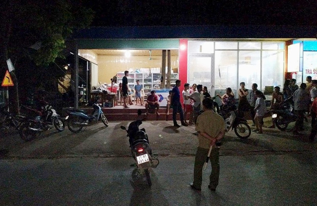  Nam sinh lớp 9 bị đánh tử vong: Tại khu vực cổng trường THPT Hồng Quang (xã Đông Quan, Lục Yên, Yên Bái) em Hoàng Văn Quân (SN 2005, học sinh lớp 9, trường THCS Trúc Lâu) đang ngồi cùng bạn uống nước thì bắt ngờ bị Triệu Văn Sơn (SN 2001, trú tại xã Đông Quan) dùng ống điếu bằng inox đánh vào đầu và người khiến nạn nhân tử vong. Ngày 15/7/2020, Công an huyện Lục Yên đã bắt giữ Sơn để điều tra về hành vi giết người. 