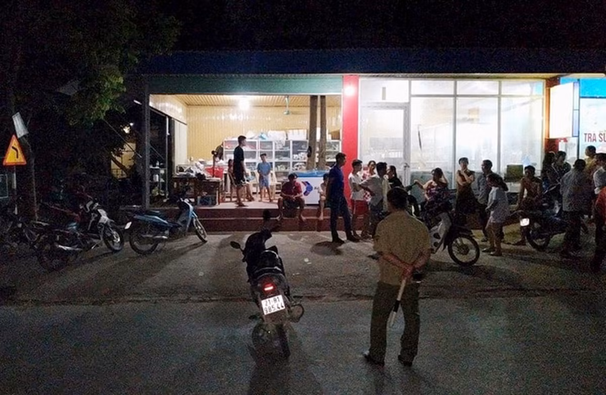  Nam sinh lớp 9 bị đánh tử vong: Tại khu vực cổng trường THPT Hồng Quang (xã Đông Quan, Lục Yên, Yên Bái) em Hoàng Văn Quân (SN 2005, học sinh lớp 9, trường THCS Trúc Lâu) đang ngồi cùng bạn uống nước thì bắt ngờ bị Triệu Văn Sơn (SN 2001, trú tại xã Đông Quan) dùng ống điếu bằng inox đánh vào đầu và người khiến nạn nhân tử vong. Ngày 15/7/2020, Công an huyện Lục Yên đã bắt giữ Sơn để điều tra về hành vi giết người. 