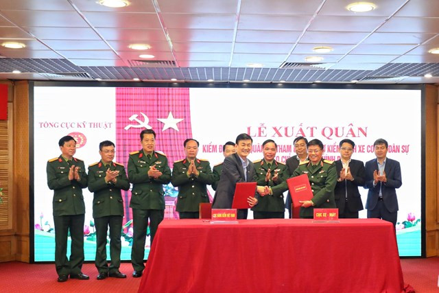 Cục Đăng kiểm Việt Nam tiếp nhận 40 kiểm định viên quân sự Cuc Dang kiem Viet Nam tiep nhan 40 kiem dinh vien quan su