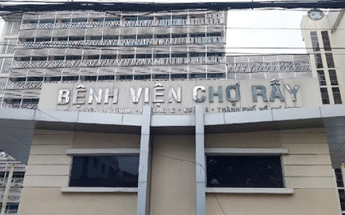 Tiếp đến, vào khoảng 12h trưa cùng ngày, chị L.V.T (SN 1980), phụ huynh Trường Lương Định Của, quận 2 trình báo đã chuyển khoản 20 triệu đồng vào số tài khoản tên Đặng Thùy Trang cũng với lý do trên. Ngoài ra, còn nhiều trường hợp phụ huynh bị lừa như vậy. (Ảnh minh họa)