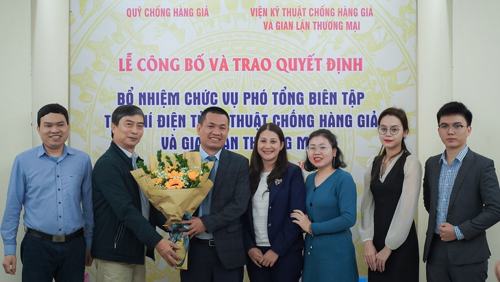 Ông Trần Mạnh Hùng làm Phó TBT Tạp chí Kỹ thuật Chống hàng giả và GLTM - Hình 5 Ong Tran Manh Hung lam Pho TBT Tap chi Ky thuat Chong hang gia va GLTM-Hinh-5
