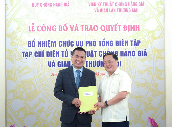 Ông Trần Mạnh Hùng làm Phó TBT Tạp chí Kỹ thuật Chống hàng giả và GLTM Ong Tran Manh Hung lam Pho TBT Tap chi Ky thuat Chong hang gia va GLTM