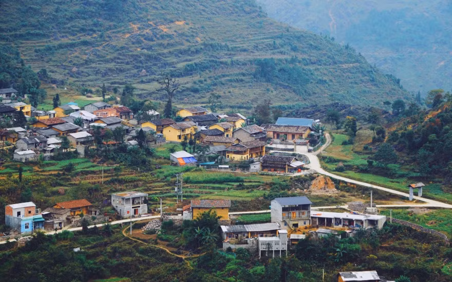 Khi công an đến nhà, vợ Chả cho biết anh ta đã bỏ đi đâu không rõ từ nhiều ngày trước. Quá trình xác minh, Công an tỉnh Cao Bằng biết Chả đang lẩn trốn tại nhà một người bạn thân, kế hoạch vây bắt đối tượng giết người được chuẩn bị kỹ lưỡng. Lợi dụng sự sơ hở của đối tượng, cơ quan công an ập đến khống chế thành công tên Chả. (Ảnh minh hoạ, nguồn Internet) 