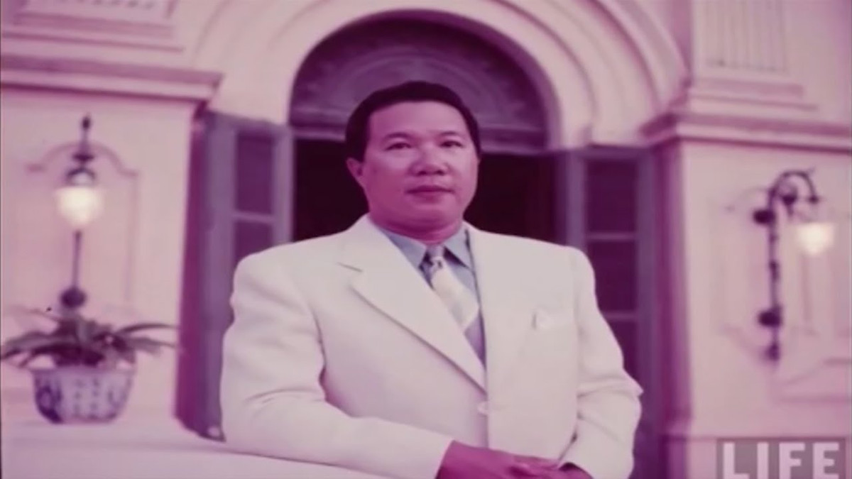 Tuy nhiên, những ngày hạnh phúc của bà Phi Ánh không kéo dài. Khi vua Bảo Đại bị phế truất (sau đó sang Pháp), nhà cửa, tài sản của bà Phi Ánh bị tịch thu, gia đình ly tán, bà phải dẫn các con về Sài Gòn sinh sống.