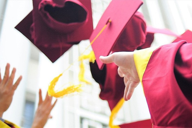 Dao tao tien si bo yeu cau cong bo quoc te: Buoc di thut lui?