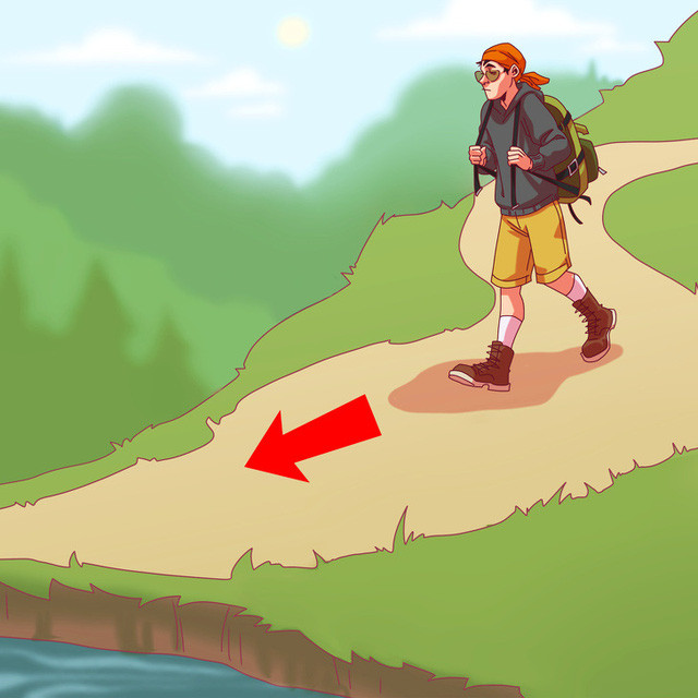 Xác định vị trí có nguồn nước: Đây là một trong những kỹ năng sinh tồn cơ bản của Hải quân Mỹ. Theo đó, hãy đi về phía dốc xuống, vì đó chính là hướng nước chảy. 