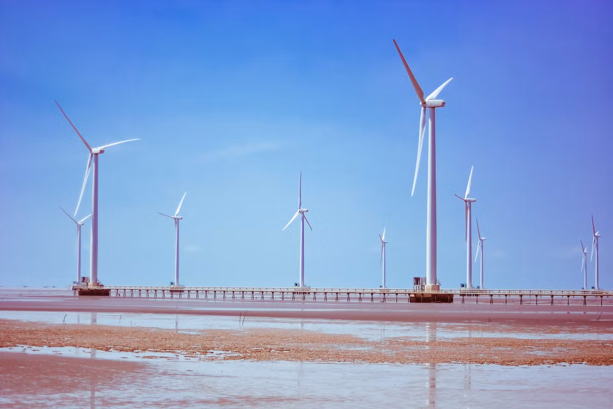 Đây cũng là cánh đồng điện gió đầu tiên của Đông Nam Á được xây dựng trên thềm lục địa.