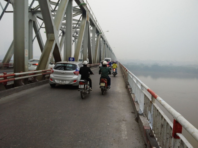 Sau thời gian thuyết phục, thiết kế của Thứ trưởng Bùi Danh Lưu được phê duyệt dự án, đồng thời đích thân ông chỉ huy công trình. 