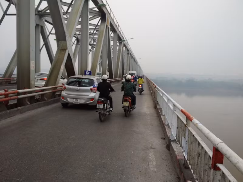 Sau thời gian thuyết phục, thiết kế của Thứ trưởng Bùi Danh Lưu được phê duyệt dự án, đồng thời đích thân ông chỉ huy công trình. 