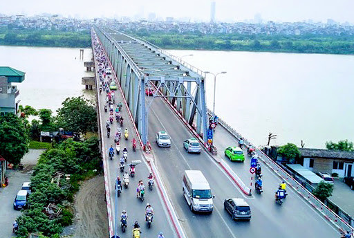 Thời điểm xây cầu, có những ngày trời rét "cắt da, cắt thịt" nhưng những người thợ vẫn làm việc quên mình. 