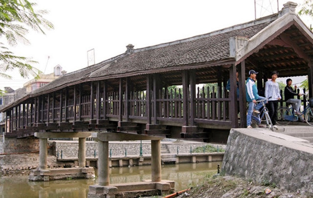 Cầu ngói Phát Diệm có dáng vẻ nhẹ nhàng và thanh thoát. Đây được đánh giá là cây cầu hiếm và có giá trị nghệ thuật cao nhất trong các loại cầu cổ ở Việt Nam.