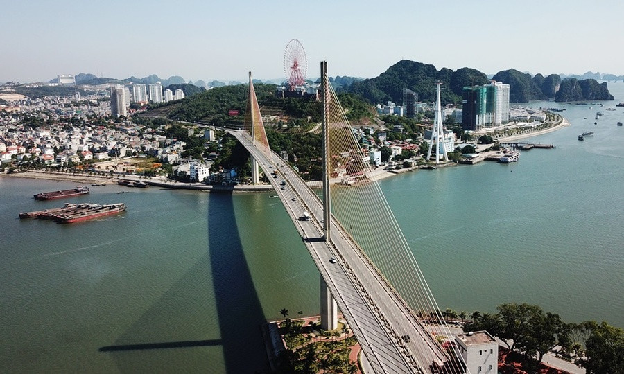 Cầu Bãi Cháy thực sự là niềm tự hào của người dân đất mỏ. 