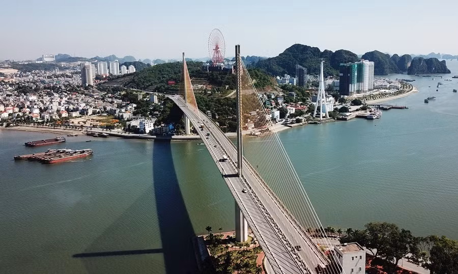 Cầu Bãi Cháy thực sự là niềm tự hào của người dân đất mỏ. 