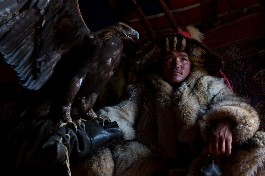 Lễ hội huấn luyện đại bàng vàng (The Golden Eagle Festival) được tổ chức định kỳ 2 lần trong năm, vào mùa xuân và mùa thu.