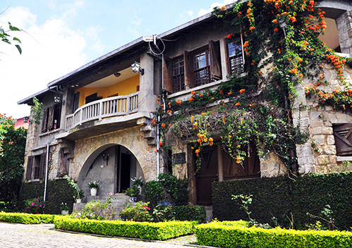 Ngày nay, nhắc tới bà Phi Ánh, người ta nhắc tới căn biệt thự mà Bảo Đại đã mua tặng bà khi hai người còn chung sống. Đây là món quà tặng đặc biệt của cựu hoàng, nên còn có tên gọi khác là biệt thự Phi Ánh.