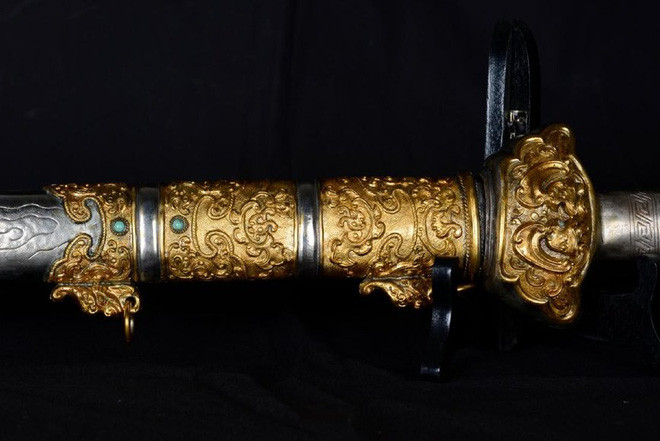 Ngoài ra, công ty GWS Auctions ước tính giá trị của kiếm là khoảng 350.000 USD tới 400.000 USD (8-9 tỉ đồng). Tuy nhiên, theo thông tin mới ghi nhận trên web của GWS Auctions, thanh kiếm được một người mua với giá 50.000 USD (tương đương 1,15 tỉ đồng). 