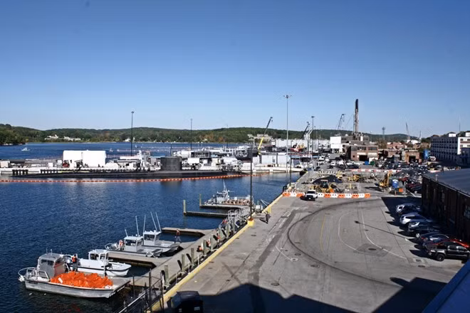 Căn cứ cũng là một xưởng bảo trì và sửa chữa tàu ngầm lớn nhất nước Mỹ.