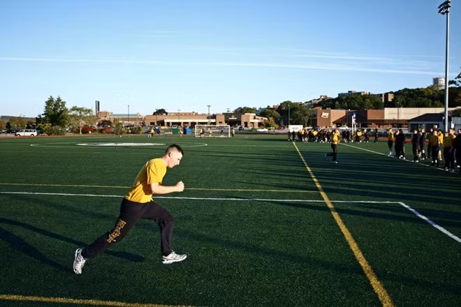 Rèn luyện thể lực là phần quan trọng để trở thành một thủy thủ tàu ngầm. Tất cả thủy thủ phải trải qua cuộc kiểm tra tổ chức hai lần mỗi năm.