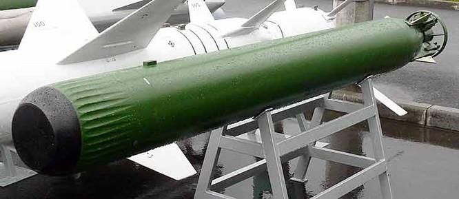 Theo những thông tin được công khai, Physicist-1 có chiều dài 7,2 m, trọng lượng 2.200 kg, trọng lượng phần chiến đấu 300 kg. Động cơ piston hướng trục không giảm tốc chủ trình hở DP4 công suất 460 kW dùng nhiên liệu một thành phần pronit có buồng đốt quay và giúp ngư lôi đạt tốc độ 30-55 hải lý/h ở tầm 40-50 km và độ sâu hành trình đến 500 m.