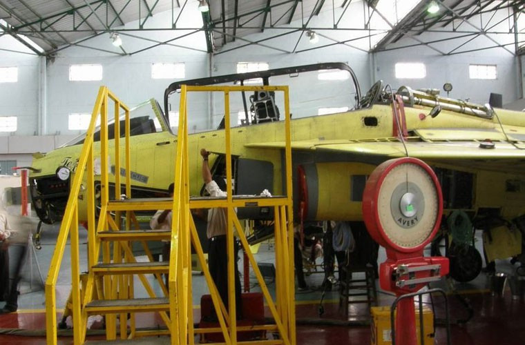 Cận cảnh một chiếc Tejas loại hai chỗ ngồi dùng để huấn luyện.