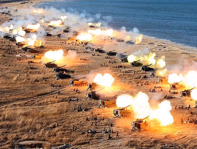 Chuyên gia quân sự Victor Cha và David Kang cho rằng, với số pháo hùng hậu này, Triều Tiên đủ sức bắn 500.000 quả đạn vào Seoul chỉ trong một giờ.